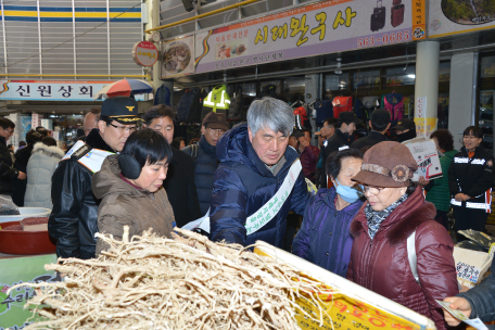 정선군 설맞이 전통시장 이용 캠페인 행사 개최