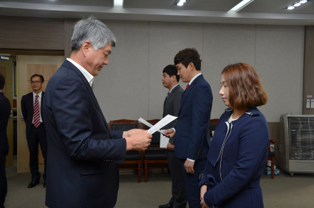 인사발령 공무원 임용장 수여