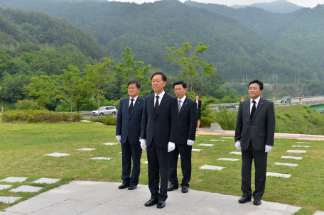 제41대 전정환 정선군수 충혼탑 참배