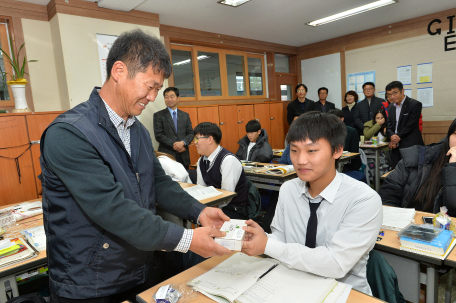 관내 고등학교 수능격려 떡 전달